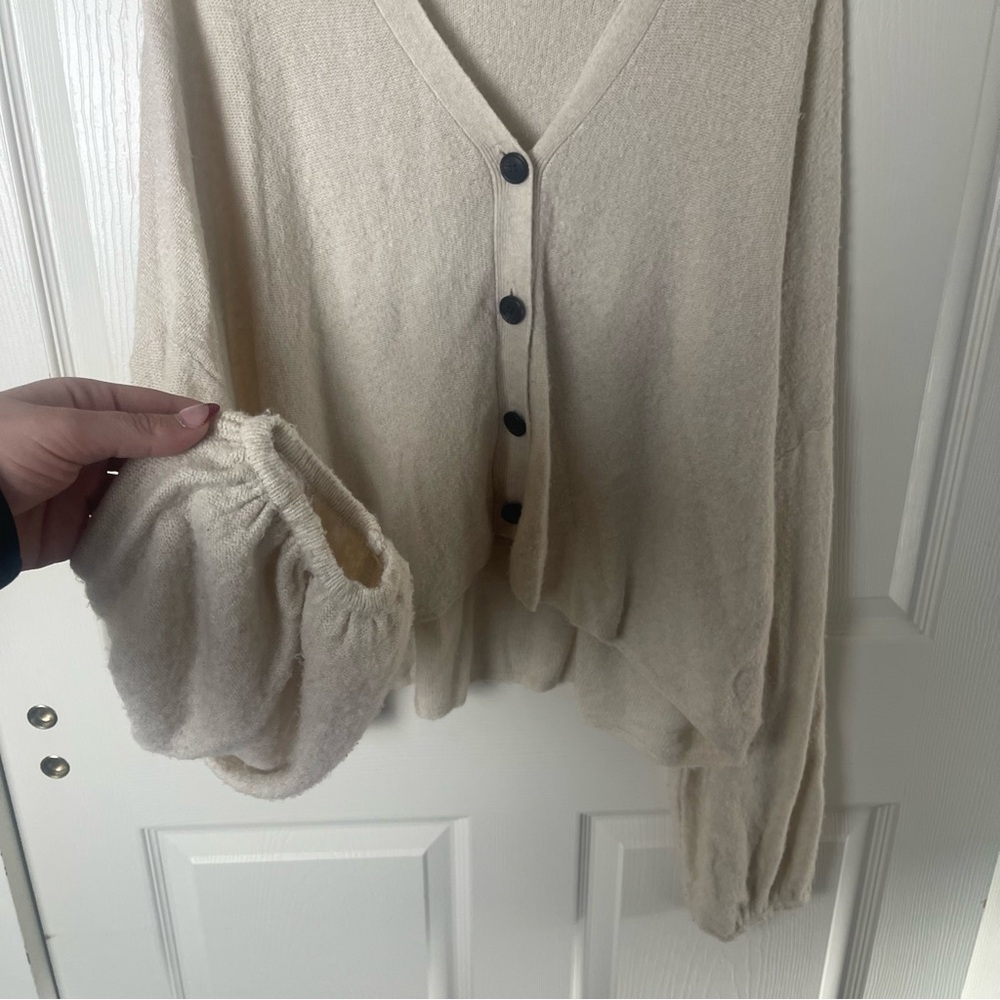 American Eagle Outfitters Cream V-Neck Cardigan - Picture 4 of 5